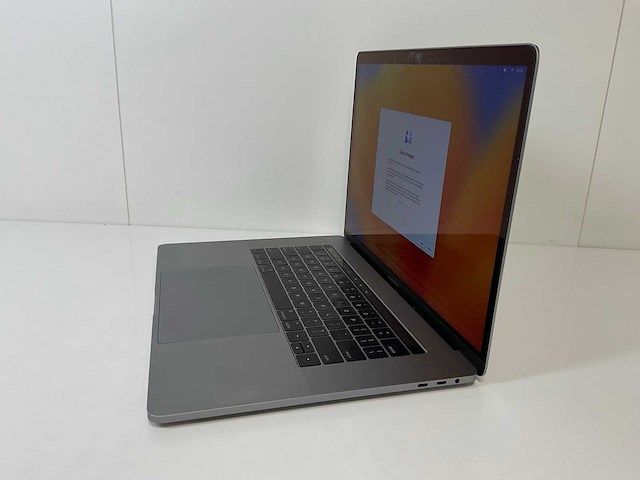 Apple macbook pro 15.4”, quadcore i7, 16 gb ram, 1 tb ssd, amd radeon pro 560 4 gb laptop - afbeelding 3 van  8