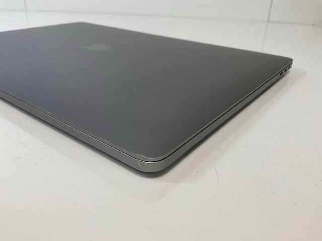 Apple macbook pro 15.4”, quadcore i7, 16 gb ram, 1 tb ssd, amd radeon pro 560 4 gb laptop - afbeelding 8 van  8
