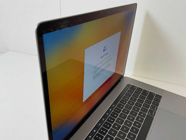 Apple macbook pro 15.4”, quadcore i7, 16 gb ram, 1 tb ssd, amd radeon pro 560 4 gb laptop - afbeelding 3 van  8