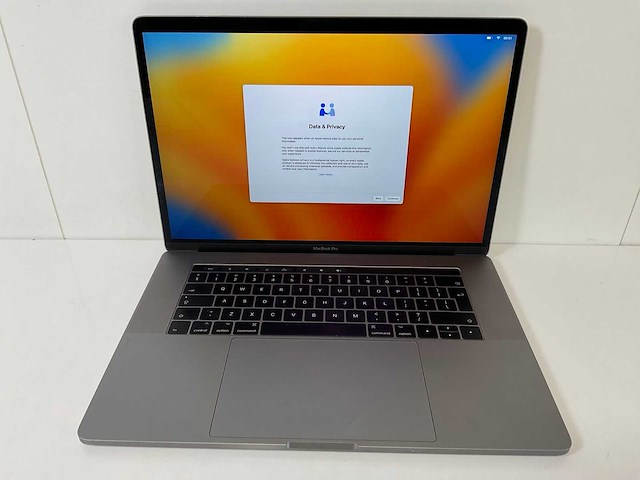 Apple macbook pro 15.4”, quadcore i7, 16 gb ram, 512 gb ssd, amd radeon pro 555 2 gb laptop - afbeelding 1 van  6