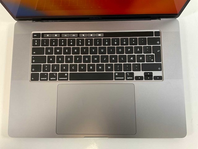 Apple macbook pro 15,5”, hexacore i7, 16 gb ram, 512 gb nvme, amd radeon pro 5300m 4gb laptop - afbeelding 4 van  7