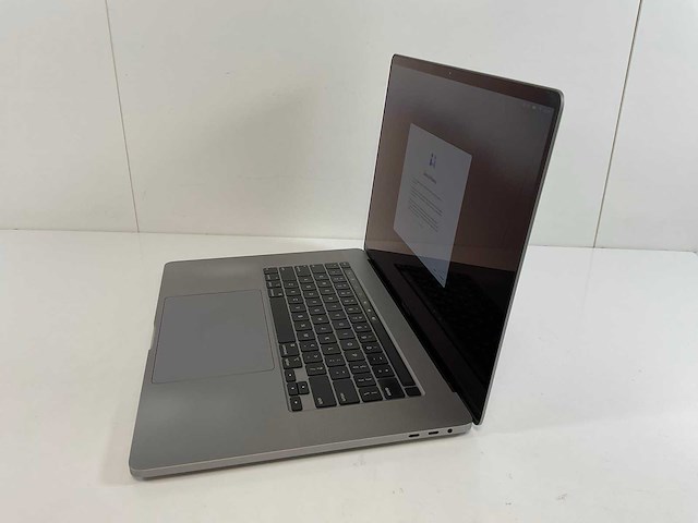 Apple macbook pro 15,5”, hexacore i7, 16 gb ram, 512 gb nvme, amd radeon pro 5300m 4gb laptop - afbeelding 3 van  7