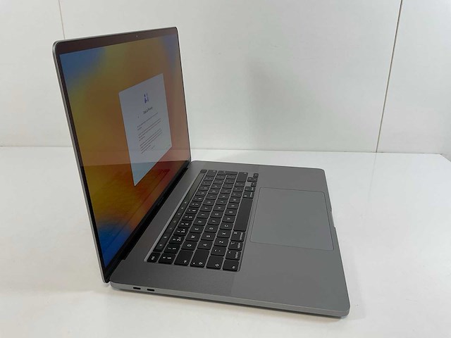 Apple macbook pro 15,5”, hexacore i7, 16 gb ram, 512 gb nvme, amd radeon pro 5300m 4gb laptop - afbeelding 2 van  7