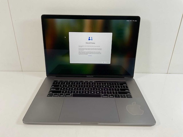 Apple macbook pro 15,5”, hexacore i7, 16 gb ram, 512 gb nvme, amd radeon pro 555x 4gb laptop - afbeelding 1 van  7