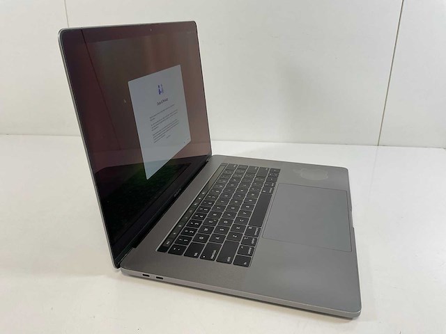 Apple macbook pro 15,5”, hexacore i7, 16 gb ram, 512 gb nvme, amd radeon pro 555x 4gb laptop - afbeelding 2 van  7