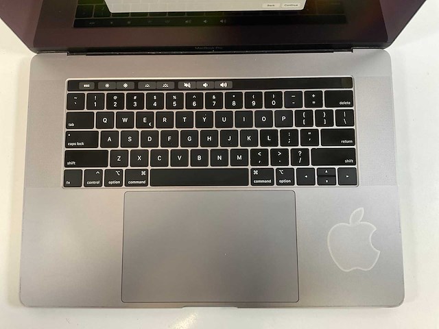 Apple macbook pro 15,5”, hexacore i7, 16 gb ram, 512 gb nvme, amd radeon pro 555x 4gb laptop - afbeelding 4 van  7