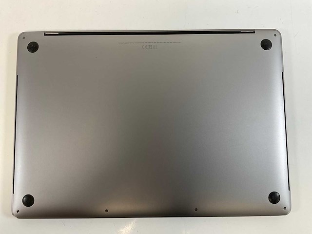 Apple macbook pro 15,5”, hexacore i7, 16 gb ram, 512 gb nvme, amd radeon pro 555x 4gb laptop - afbeelding 6 van  7