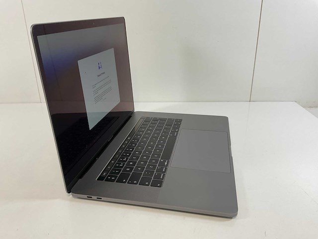 Apple macbook pro 15,5”, hexacore i7, 16 gb ram, 512 gb nvme, amd radeon pro 555x 4gb laptop - afbeelding 2 van  7