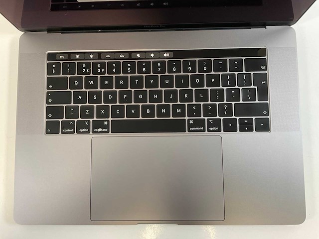 Apple macbook pro 15,5”, hexacore i7, 16 gb ram, 512 gb nvme, amd radeon pro 555x 4gb laptop - afbeelding 4 van  7