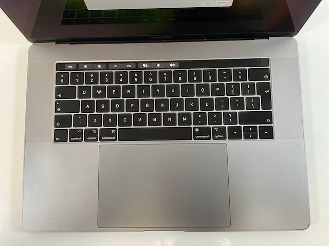 Apple macbook pro 15,5”, hexacore i7, 16 gb ram, 512 gb nvme, amd radeon pro 555x 4gb laptop - afbeelding 3 van  5