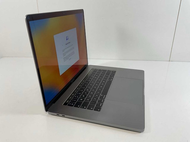 Apple macbook pro 15,5”, hexacore i7, 16 gb ram, 512 gb nvme, amd radeon pro 555x 4gb laptop - afbeelding 2 van  7