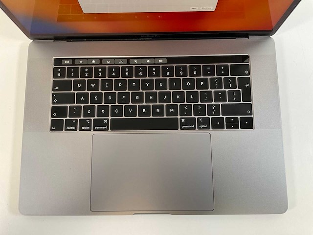 Apple macbook pro 15,5”, hexacore i7, 16 gb ram, 512 gb nvme, amd radeon pro 555x 4gb laptop - afbeelding 4 van  7