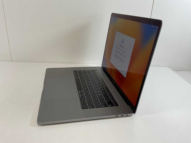 Apple macbook pro 15,5”, hexacore i7, 16 gb ram, 512 gb nvme, amd radeon pro 555x 4gb laptop - afbeelding 3 van  7