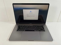 Apple macbook pro 15,5”, hexacore i7, 16 gb ram, 512 gb nvme, amd radeon pro 555x 4gb laptop - afbeelding 1 van  7