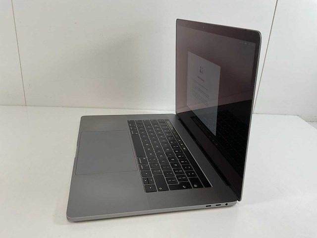 Apple macbook pro 15,5”, hexacore i7, 16 gb ram, 512 gb nvme, amd radeon pro 555x 4gb laptop - afbeelding 3 van  7