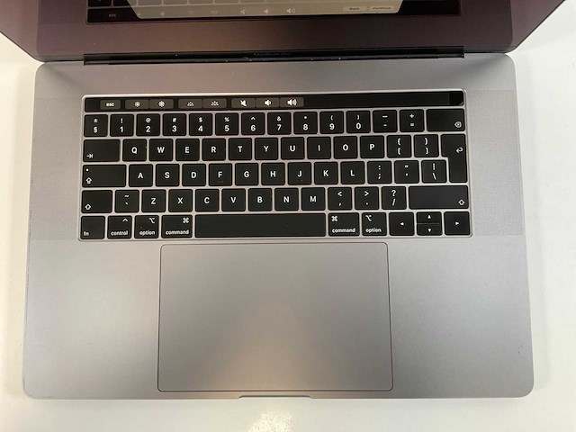 Apple macbook pro 15,5”, hexacore i7, 16 gb ram, 512 gb nvme, amd radeon pro 555x 4gb laptop - afbeelding 4 van  7