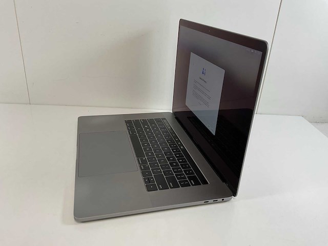 Apple macbook pro 15,5”, hexacore i7, 16 gb ram, 512 gb nvme, amd radeon pro 555x 4gb laptop - afbeelding 3 van  7