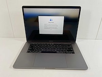 Apple macbook pro 15,5”, hexacore i7, 16 gb ram, 512 gb nvme, amd radeon pro 555x 4gb laptop - afbeelding 1 van  8