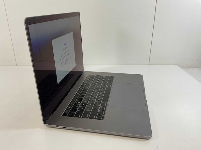Apple macbook pro 15,5”, hexacore i7, 16 gb ram, 512 gb nvme, amd radeon pro 555x 4gb laptop - afbeelding 2 van  8