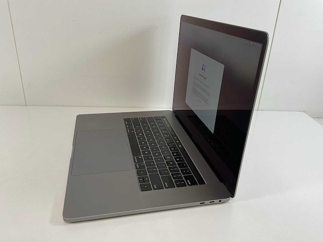 Apple macbook pro 15,5”, hexacore i7, 16 gb ram, 512 gb nvme, amd radeon pro 555x 4gb laptop - afbeelding 3 van  8