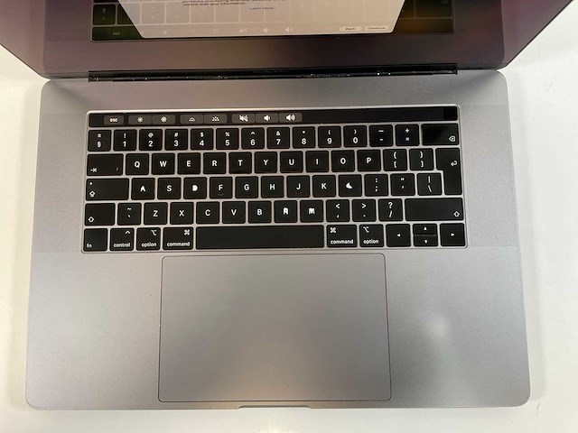 Apple macbook pro 15,5”, hexacore i7, 16 gb ram, 512 gb nvme, amd radeon pro 555x 4gb laptop - afbeelding 4 van  7