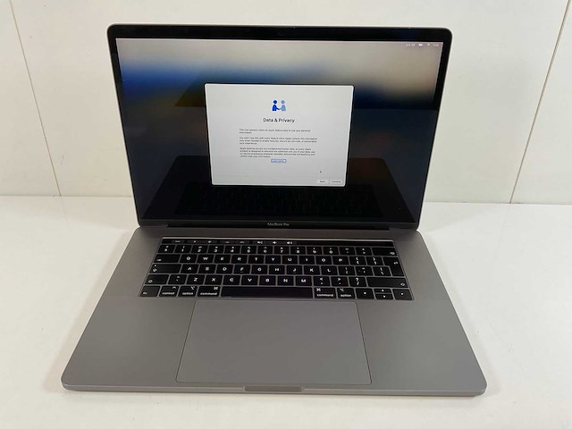 Apple macbook pro 15,5”, hexacore i7, 16 gb ram, 512 gb nvme, amd radeon pro 555x 4gb laptop - afbeelding 1 van  7