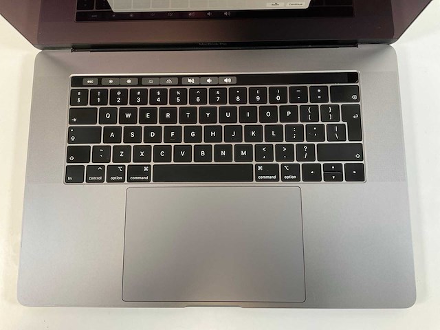 Apple macbook pro 15,5”, hexacore i7, 16 gb ram, 512 gb nvme, amd radeon pro 555x 4gb laptop - afbeelding 4 van  7
