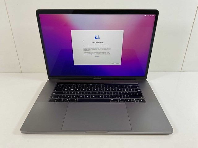 Apple macbook pro 15,5”, hexacore i7, 16 gb ram, 512 gb nvme, amd radeon pro 555x 4gb laptop - afbeelding 1 van  5
