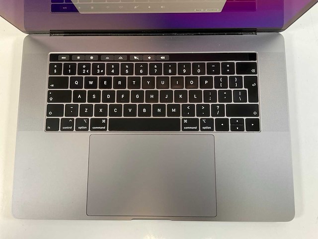 Apple macbook pro 15,5”, hexacore i7, 16 gb ram, 512 gb nvme, amd radeon pro 555x 4gb laptop - afbeelding 3 van  5