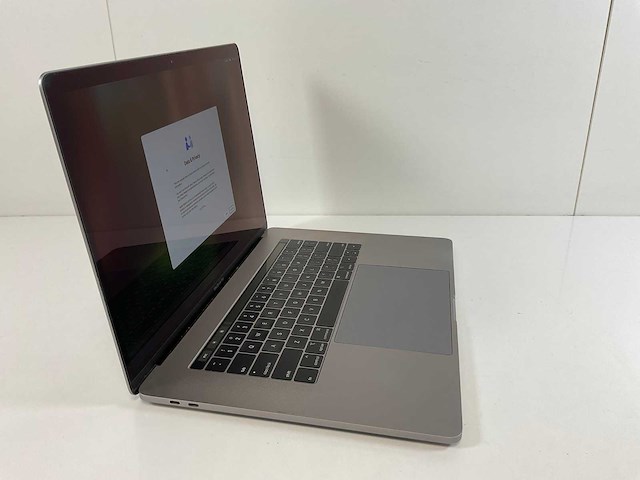 Apple macbook pro 15,5”, hexacore i7, 16 gb ram, 512 gb nvme, amd radeon pro 555x 4gb laptop - afbeelding 2 van  7