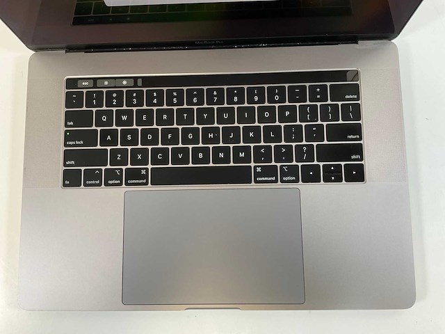 Apple macbook pro 15,5”, hexacore i7, 16 gb ram, 512 gb nvme, amd radeon pro 555x 4gb laptop - afbeelding 4 van  7
