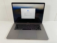 Apple macbook pro 15,5”, hexacore i7, 16 gb ram, 512 gb nvme, amd radeon pro 555x 4gb laptop - afbeelding 1 van  7
