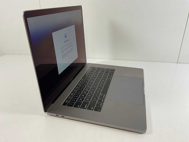 Apple macbook pro 15,5”, hexacore i7, 16 gb ram, 512 gb nvme, amd radeon pro 555x 4gb laptop - afbeelding 2 van  7