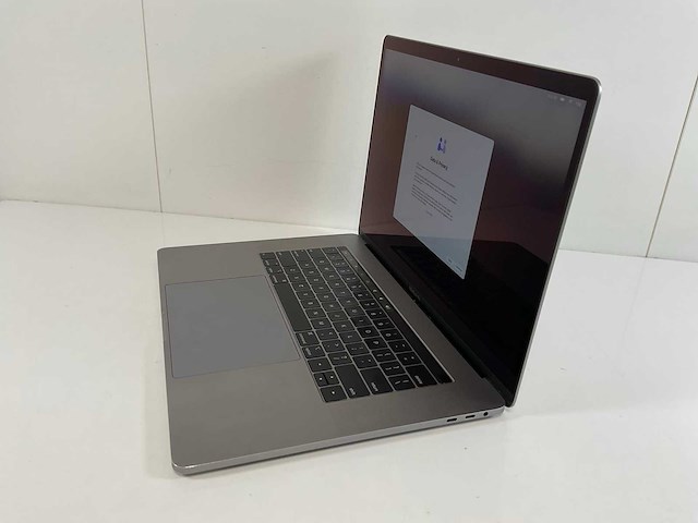 Apple macbook pro 15,5”, hexacore i7, 16 gb ram, 512 gb nvme, amd radeon pro 555x 4gb laptop - afbeelding 3 van  7