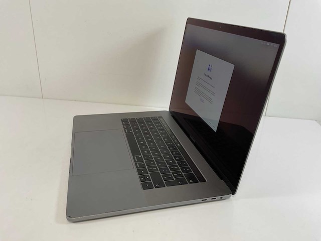Apple macbook pro 15,5”, hexacore i7, 16 gb ram, 512 gb nvme, amd radeon pro 555x 4gb laptop - afbeelding 3 van  7
