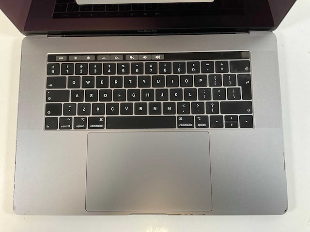 Apple macbook pro 15,5”, hexacore i7, 16 gb ram, 512 gb nvme, amd radeon pro 555x 4gb laptop - afbeelding 4 van  7