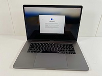 Apple macbook pro 15,5”, hexacore i7, 16 gb ram, 512 gb nvme, amd radeon pro 555x 4gb laptop - afbeelding 1 van  6