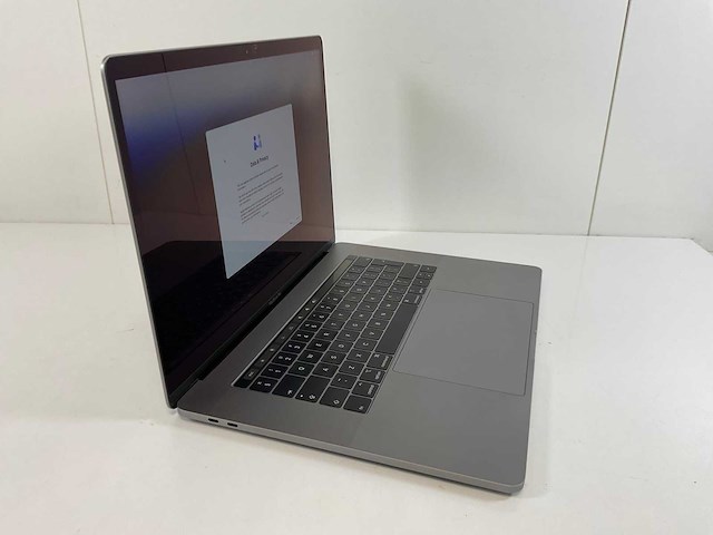 Apple macbook pro 15,5”, hexacore i7, 16 gb ram, 512 gb nvme, amd radeon pro 555x 4gb laptop - afbeelding 2 van  6