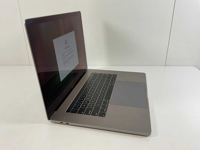 Apple macbook pro 15,5”, hexacore i7, 16 gb ram, 512 gb nvme, amd radeon pro 555x 4gb laptop - afbeelding 2 van  7