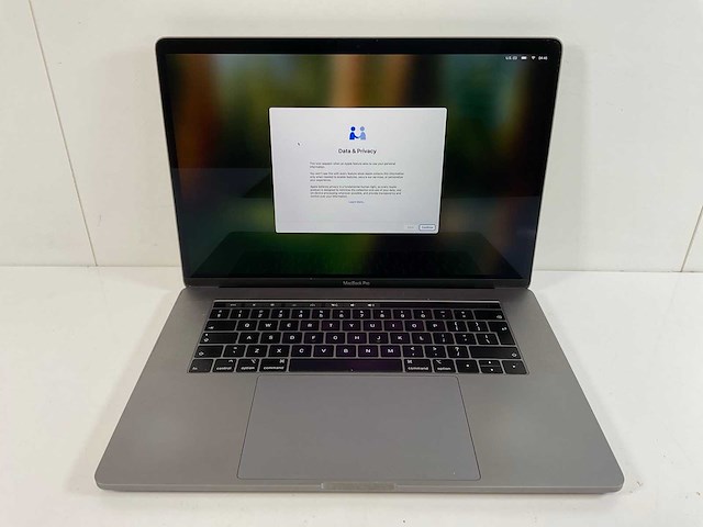 Apple macbook pro 15,5”, hexacore i9, 32 gb ram, 1tb nvme, amd radeon pro 560x 4gb laptop - afbeelding 1 van  7