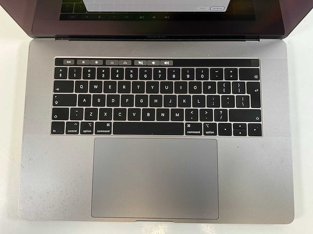 Apple macbook pro 15,5”, hexacore i9, 32 gb ram, 1tb nvme, amd radeon pro 560x 4gb laptop - afbeelding 4 van  7