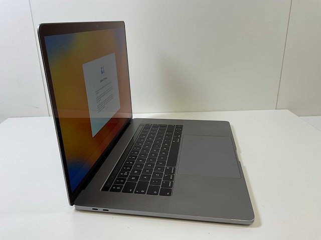 Apple macbook pro 15.5”, quadcore i7, 16 gb ram, 500 gb nvme, amd radeon pro 560 4gb laptop - afbeelding 2 van  7