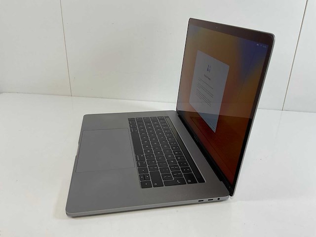 Apple macbook pro 15,5”, quadcore i7, 16 gb ram, 512 gb nvme, amd radeon pro 560 4gb laptop - afbeelding 3 van  7