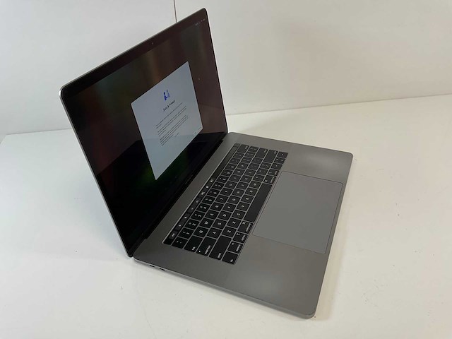 Apple macbook pro 15.6”, core(tm) i7 9th gen, 32 gb ram, 256 gb nvme laptop - afbeelding 2 van  7