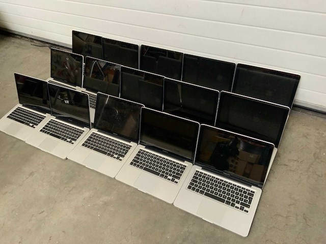 Apple macbook pro (15x) - afbeelding 1 van  4