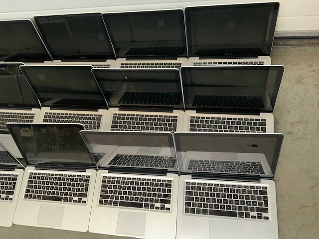 Apple macbook pro (15x) - afbeelding 2 van  4