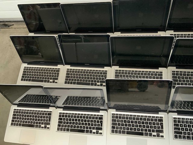 Apple macbook pro (15x) - afbeelding 3 van  4