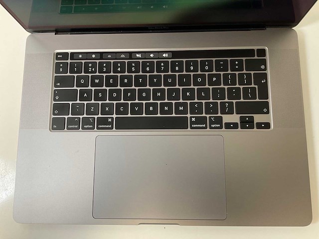 Apple macbook pro 16”, 6-core intel i7, 32 gb ram, 1 tb nvme, amd radeon pro 5500m 4gb laptop - afbeelding 4 van  7