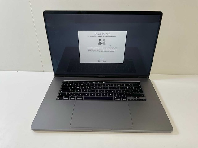 Apple macbook pro 16”, 6-core intel i7, 32 gb ram, 500 gb nvme, amd radeon pro 5300m 4gb laptop - afbeelding 1 van  7