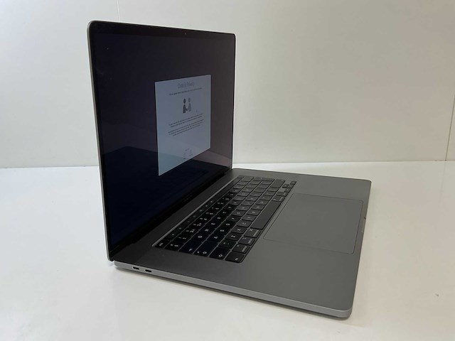 Apple macbook pro 16”, 6-core intel i7, 32 gb ram, 500 gb nvme, amd radeon pro 5300m 4gb laptop - afbeelding 2 van  7